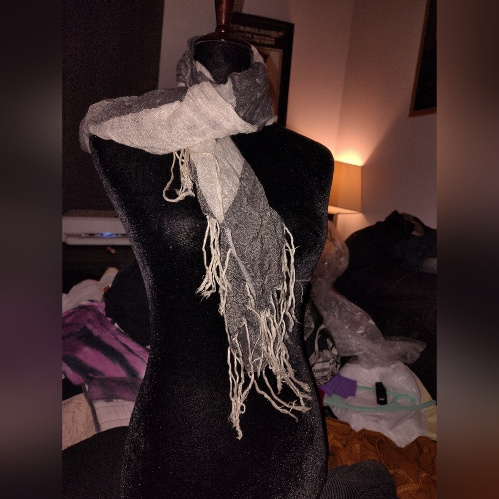 Neiman Marcus Gray and Cream Scarf